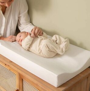 Aankleedkussen babyspullen uitzetlijst